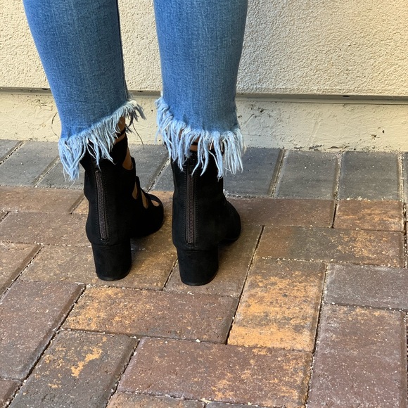 Mary Jane Gladiator Style Pump Kitten Heel Bootie - Picture 8 of 8